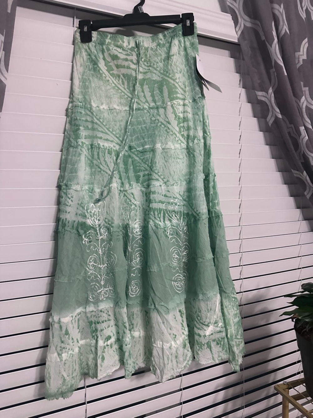 Light Green Printed Maxi Skirt - metrowear 
Available in S